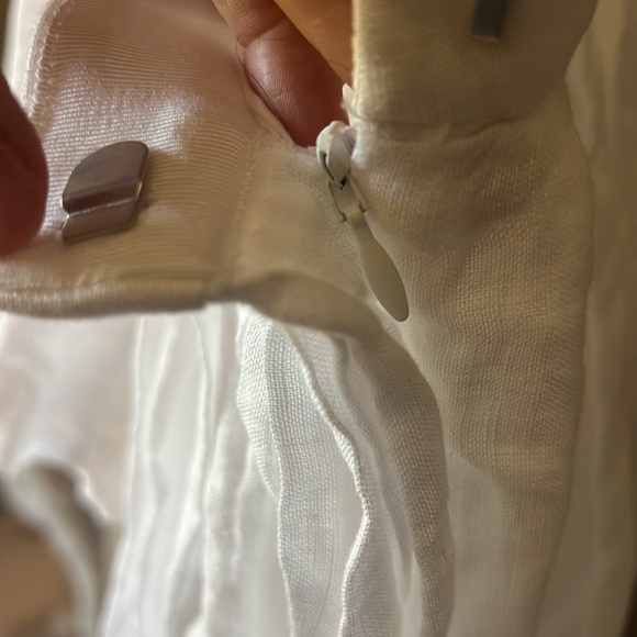 J Crew Linen Mini - White. Size 10 (runs small - more like a size 8 or 6) - Picture 4 of 4